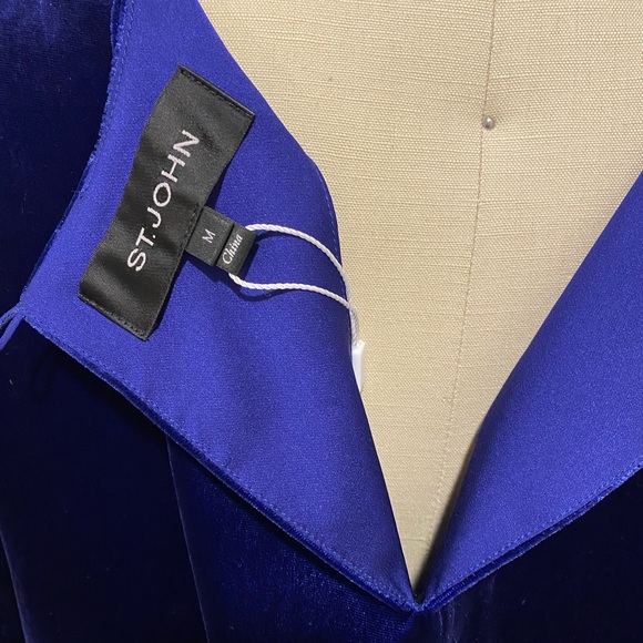 St. John Collection Velvet Top. Size M. - Picture 5 of 5
